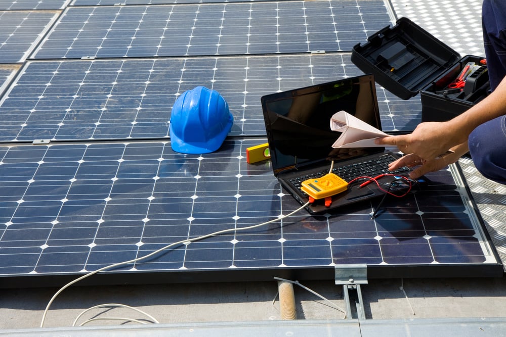 Instalação de painéis solares — projeto Solar Elétrico
